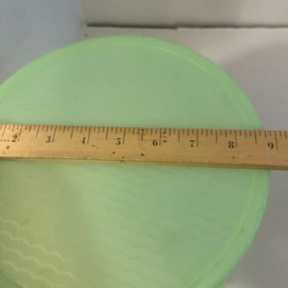 COPY - Tupperware green round lettuce keeper - Picture 2 of 2